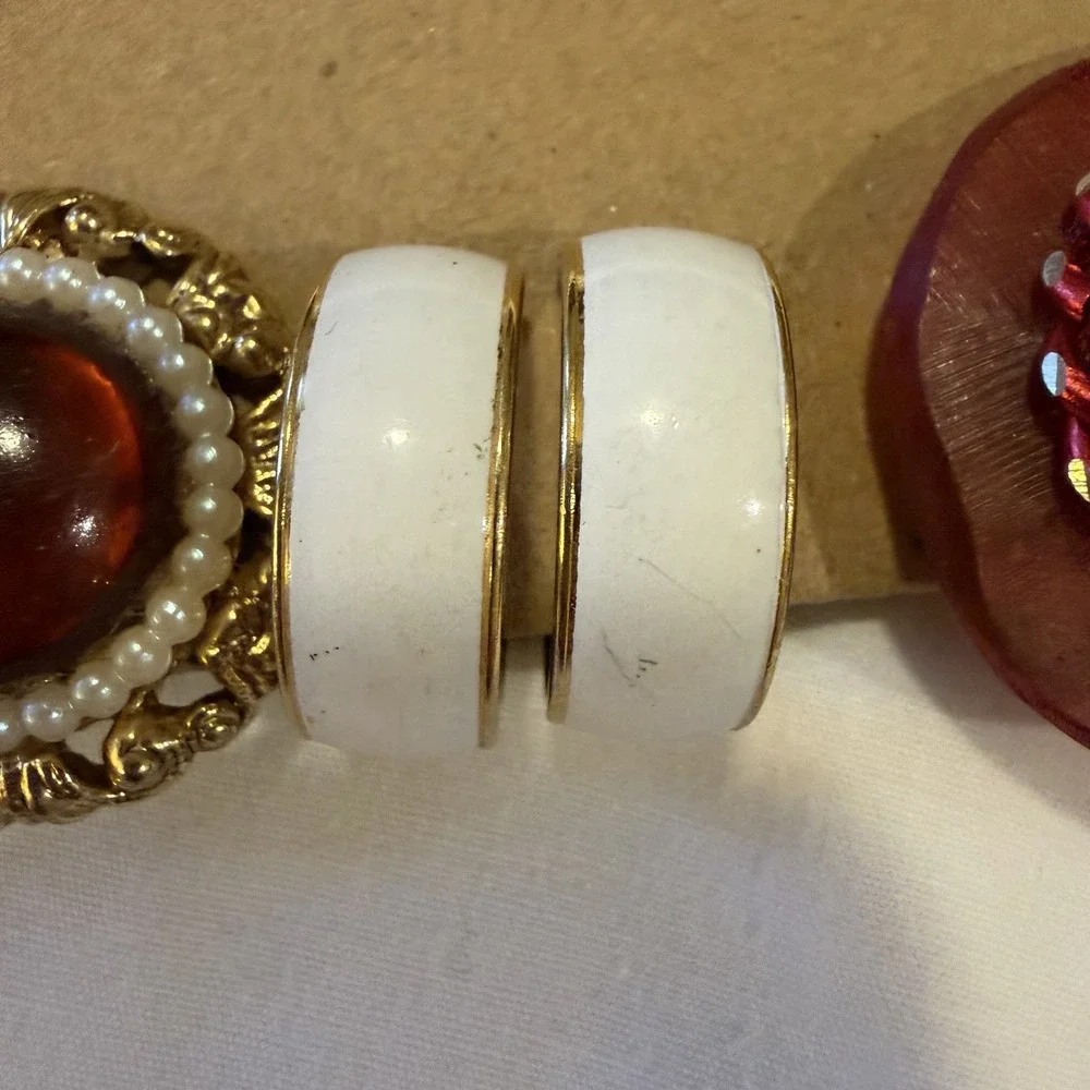 Lot of 5 Pairs Vintage‎ Clip On Earrings Floral Lucite Cabochon Enamel Retro